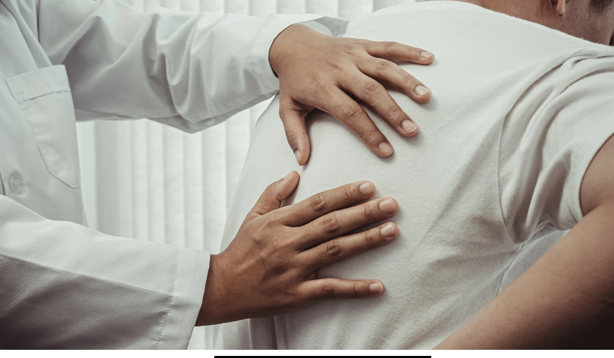 Chiropractor and patient - Ivvy Health 1
